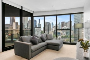 Central Southbank Apt w Stunning City Views & Pool